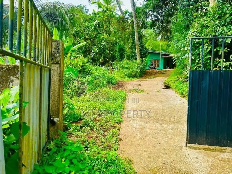 (YS-1009) Valuable Land With Single House Sale in Athurugiriya