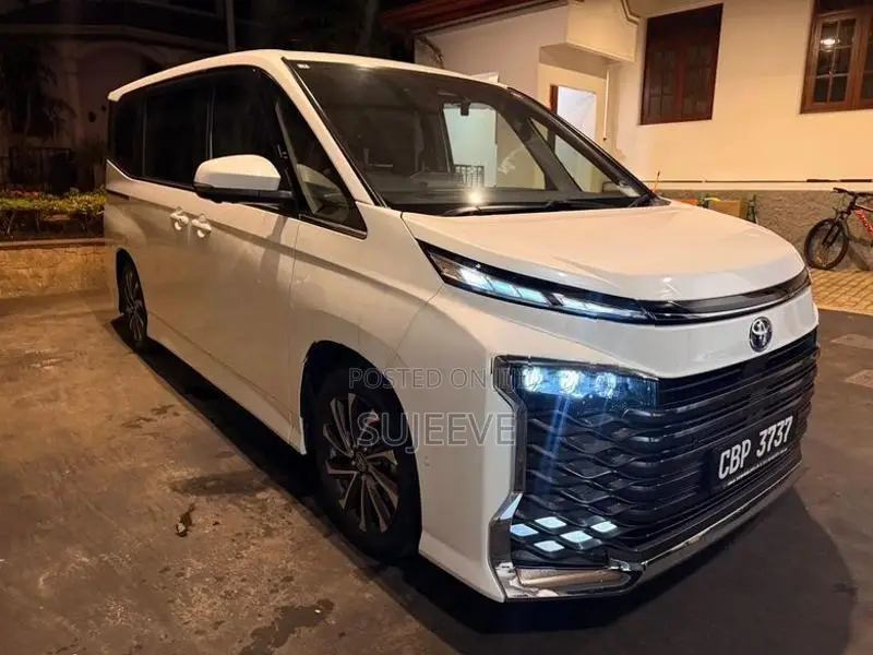 Toyota Voxy SZ 2025