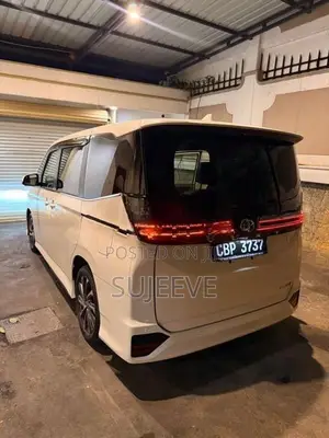 Toyota Voxy SZ 2025