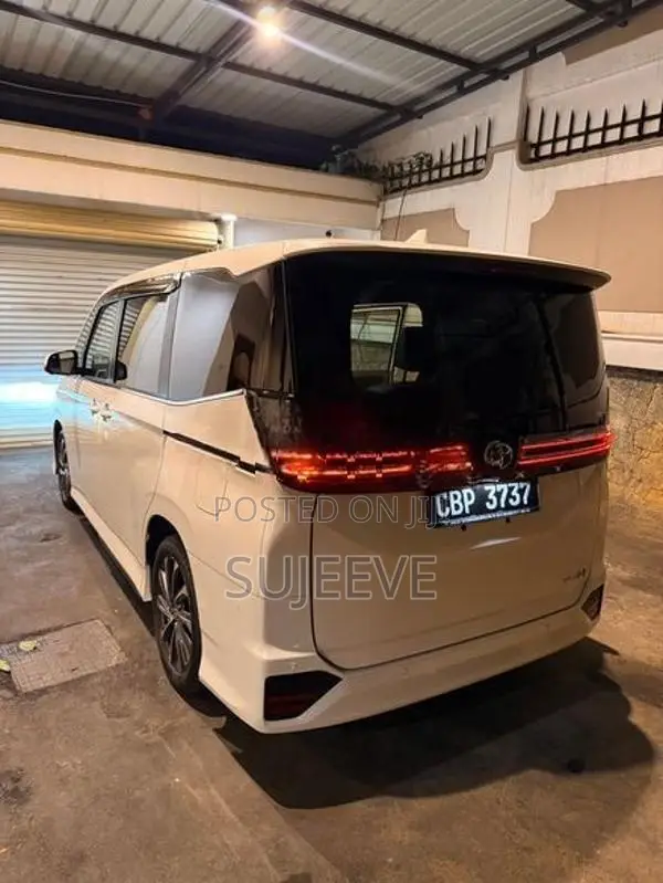 Toyota Voxy SZ 2025