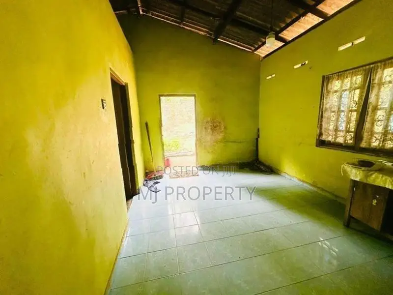 (YS-1009) Valuable Land With Single House Sale in Athurugiriya