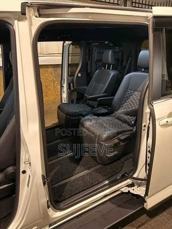 Toyota Voxy SZ 2025