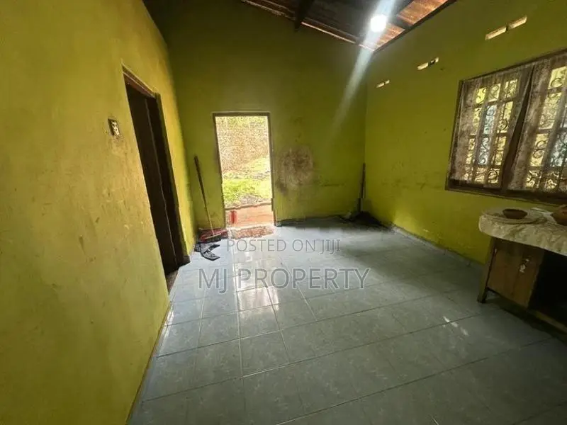 (YS-1009) Valuable Land With Single House Sale in Athurugiriya