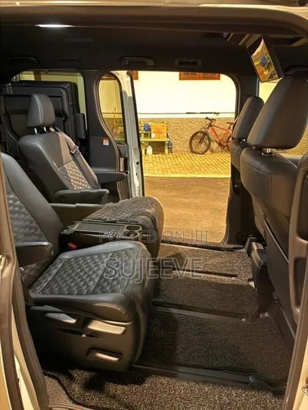 Toyota Voxy SZ 2025