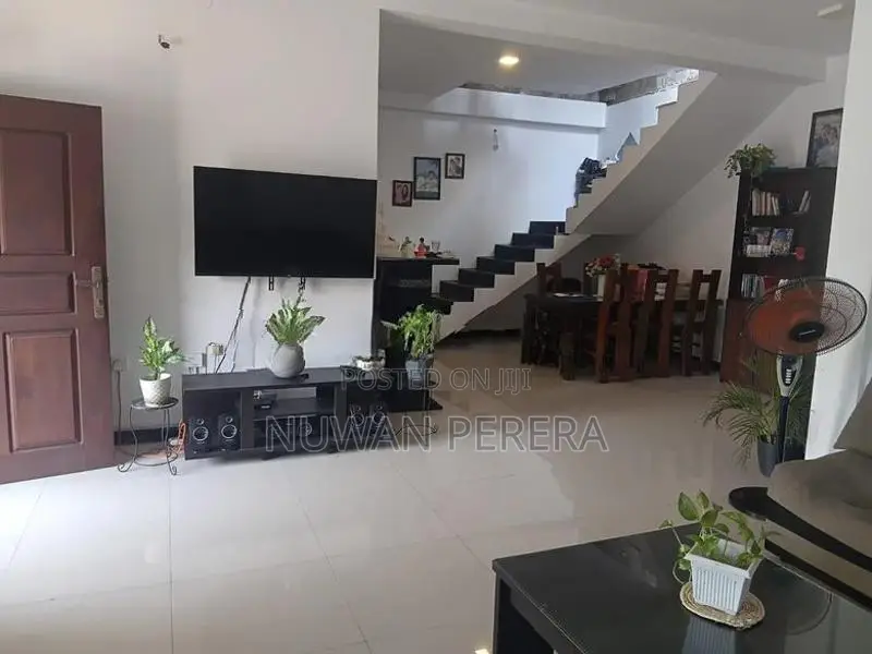 Rathmalana Erbert lane ground floor complete house for sale .