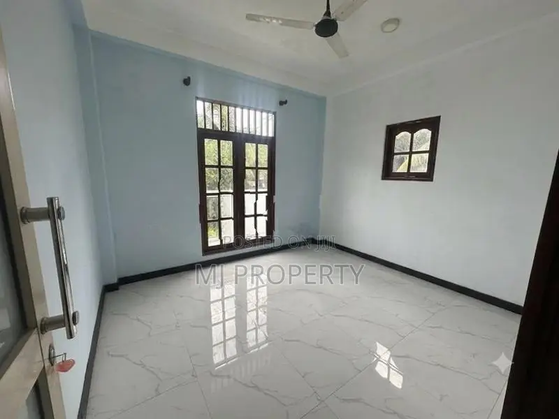 ( YR-1107) Valuable Upper Floor House Rent in Nugegoda Delkanda
