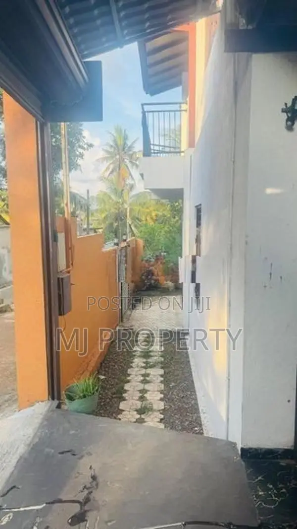 ( YR-1108) Valuable Upper Floor House Rent in Nugegoda