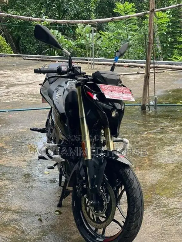 Bajaj Pulsar N160 Premium 2026