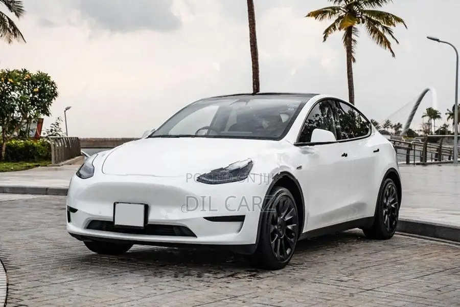 Tesla Model Y LONG RANGE FULL SPEC 2025