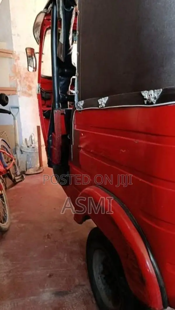 Bajaj RE 2000
