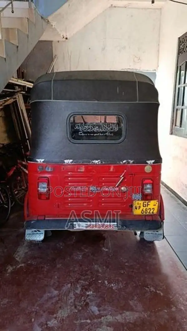 Bajaj RE 2000