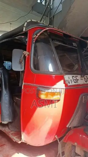 Bajaj RE 2000