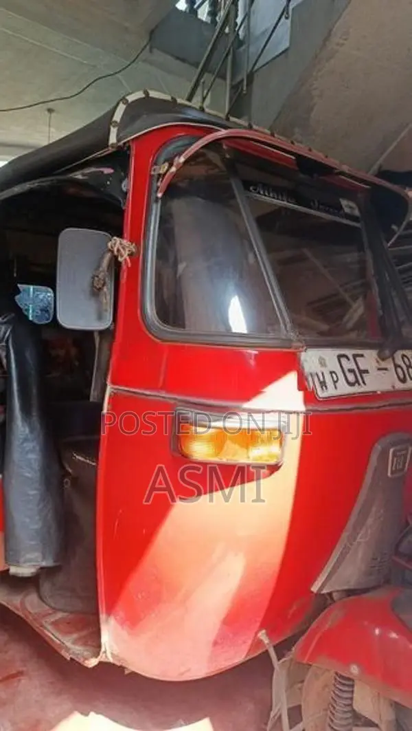 Bajaj RE 2000