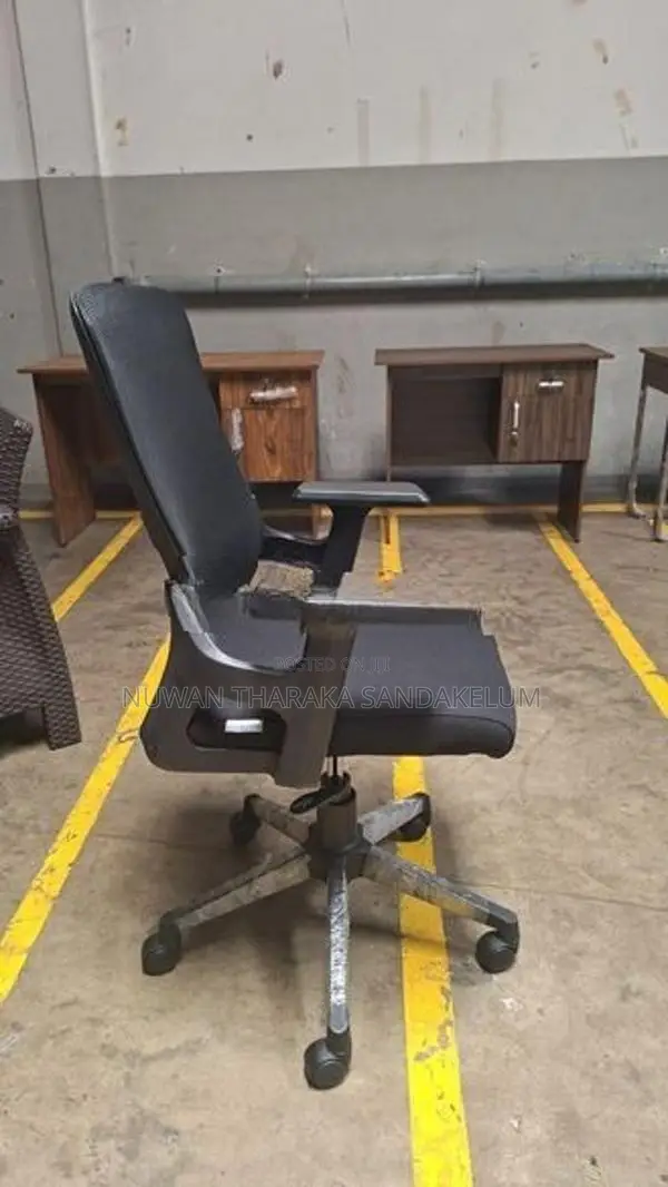 Nilkamal Magnet Chair