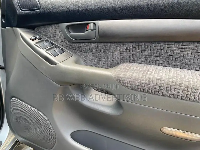 Toyota Land Cruiser Prado TRJ120 2006