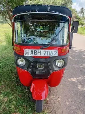 Bajaj RE 2016