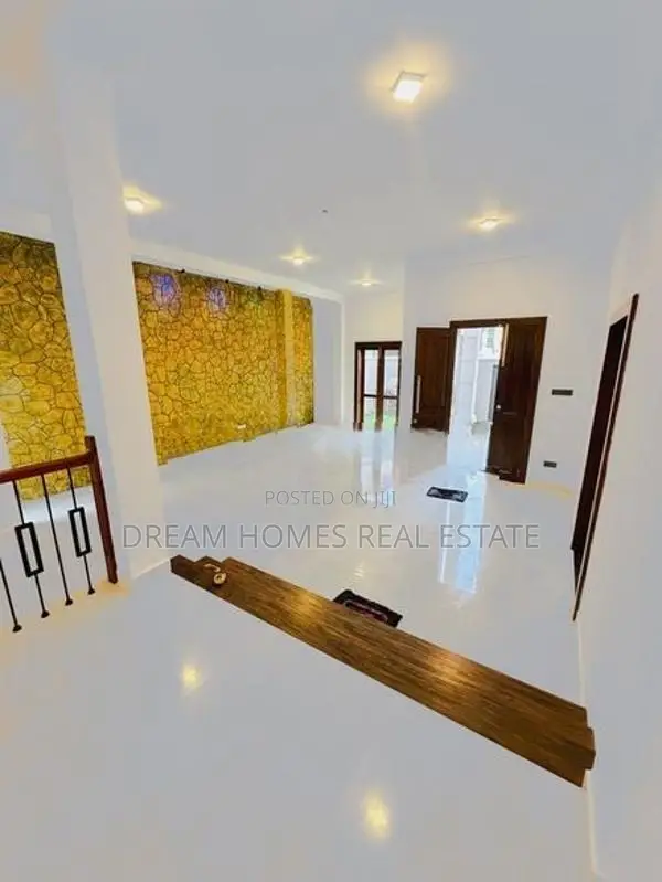 Modern 4 Bedroom House with Rooftop Terrace in Boralesgamuwa