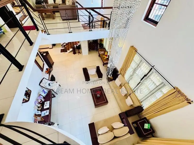 Spacious 5 Bedroom Luxury Residence with Solar Power in Kotte