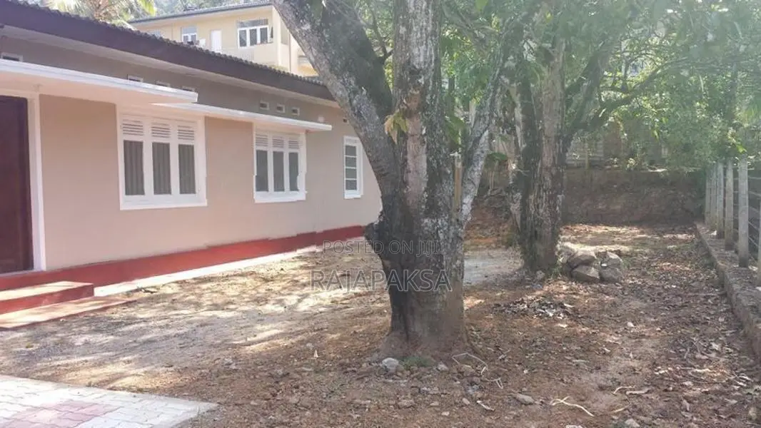 Aruppola 3 Bedroom House for Lease