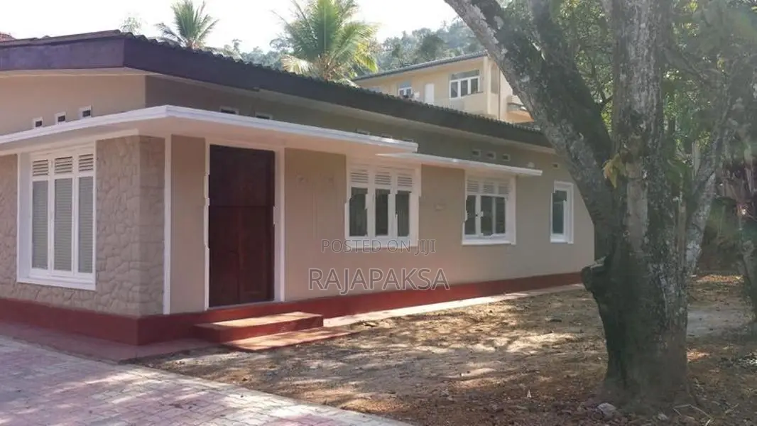 Aruppola 3 Bedroom House for Lease