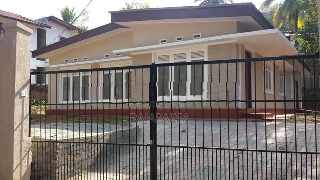 Aruppola 3 Bedroom House for Lease