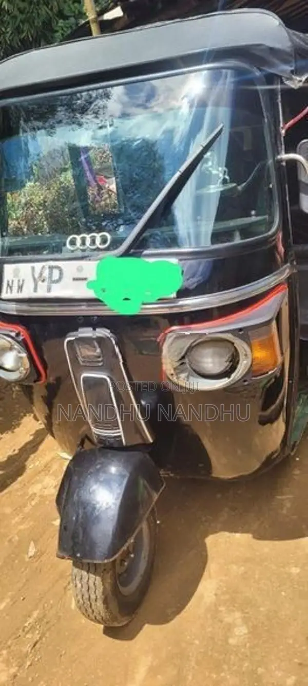 Bajaj RE 2011
