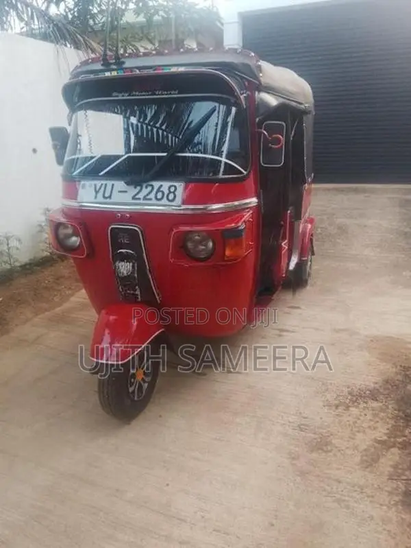 Bajaj RE 2011