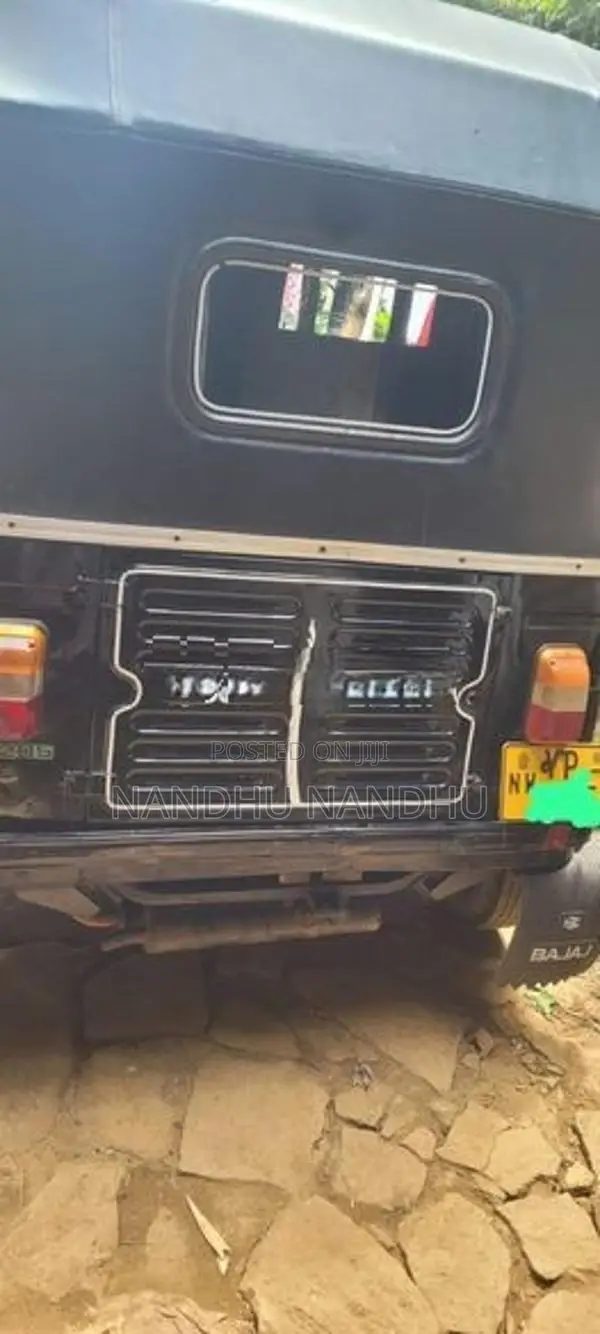 Bajaj RE 2011