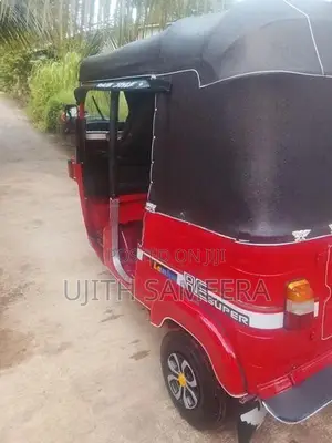 Bajaj RE 2011