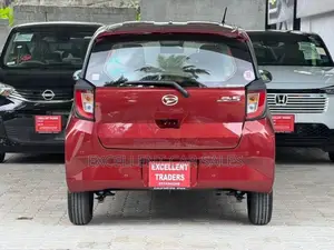 Daihatsu Mira ES 2025