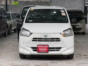 Daihatsu Mira ES 2025