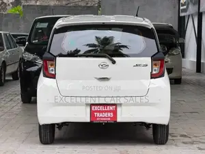 Daihatsu Mira ES 2025