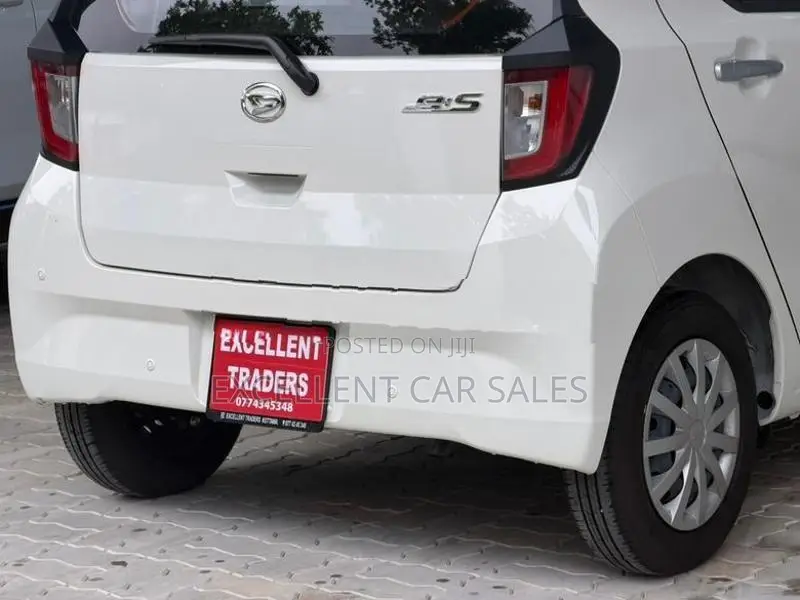 Daihatsu Mira ES 2025
