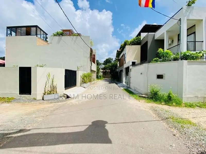 Brand New Luxury Modern Home for Sale in Athurugiriya