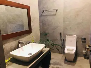 Luxury 3-Story Residence for Sale in Kahathuduwa