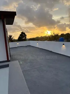 Modern 4 Bedroom House with Rooftop – Kesbewa