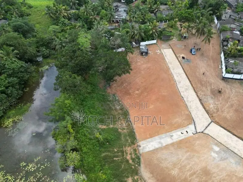 වැවට මූනලා ඉඩමක් බණ්ඩාරගමින්