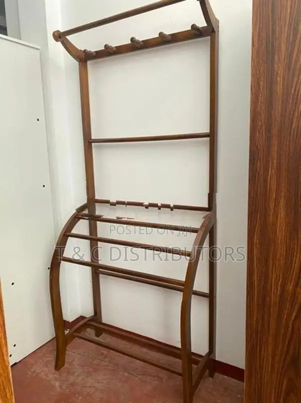 Lage clorth rack