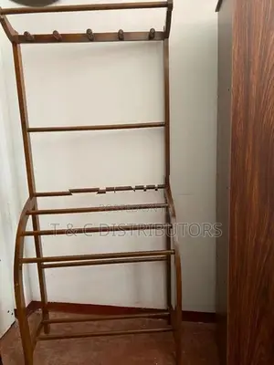 Lage clorth rack