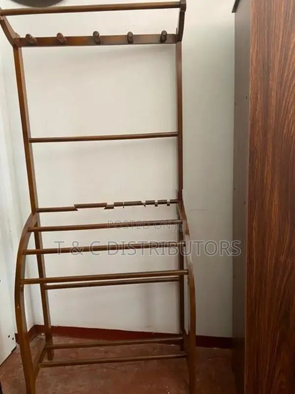 Lage clorth rack