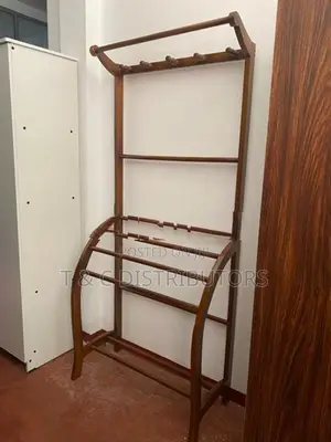 Lage clorth rack