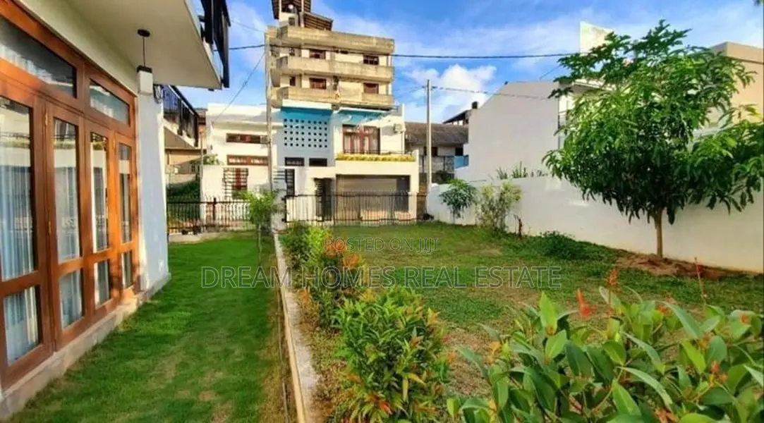 Beautiful Family Home for Sale Near Kahathuduwa Highway