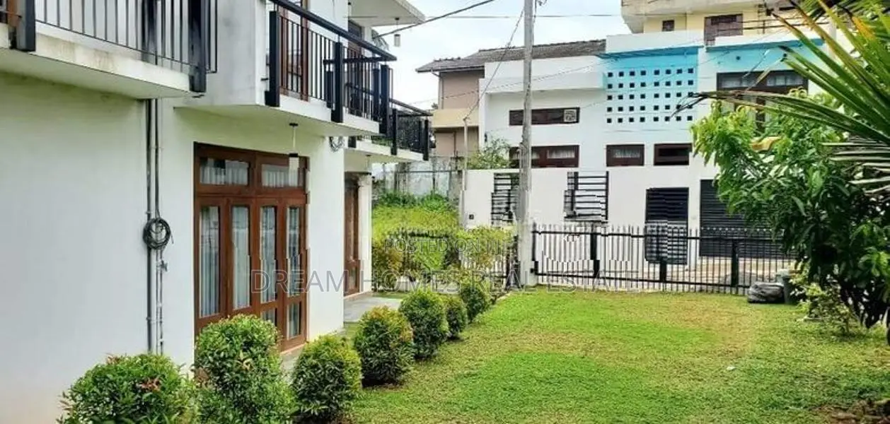 Beautiful Family Home for Sale Near Kahathuduwa Highway