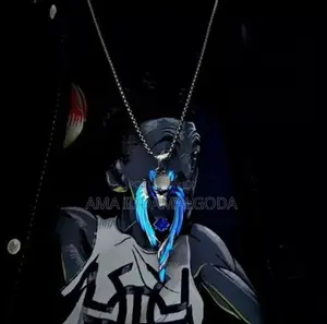 Wolf pendant necklace (Glow in the dark!)