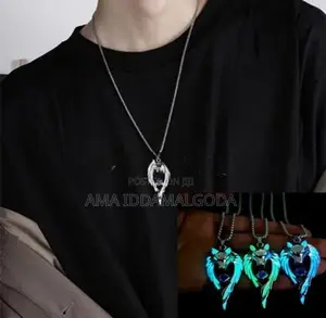 Wolf pendant necklace (Glow in the dark!)