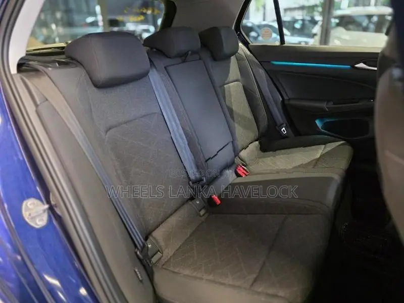 Volkswagen Golf eTSI 2023