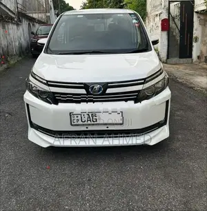 Toyota Voxy 2014