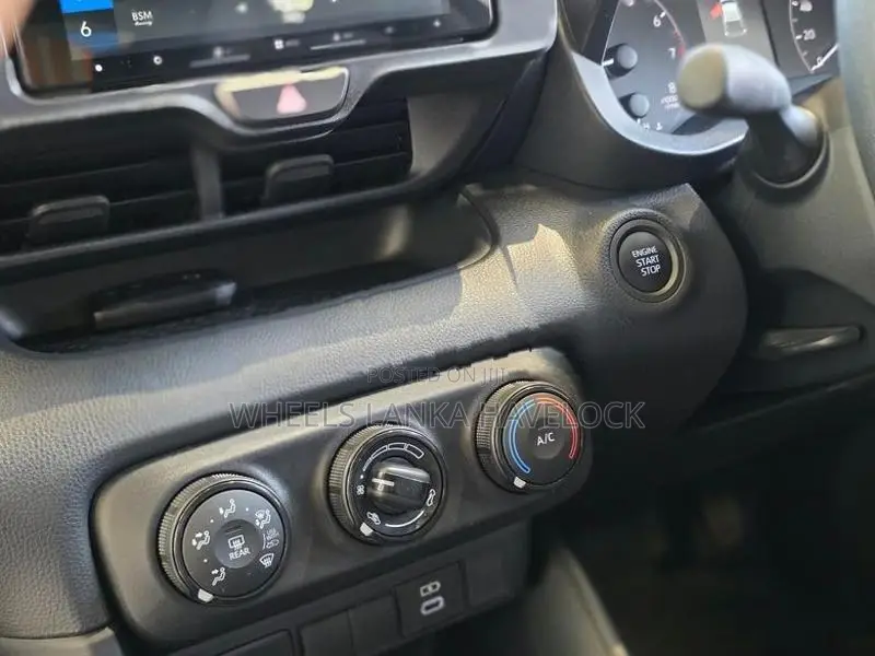 Toyota Yaris X Grade 2024