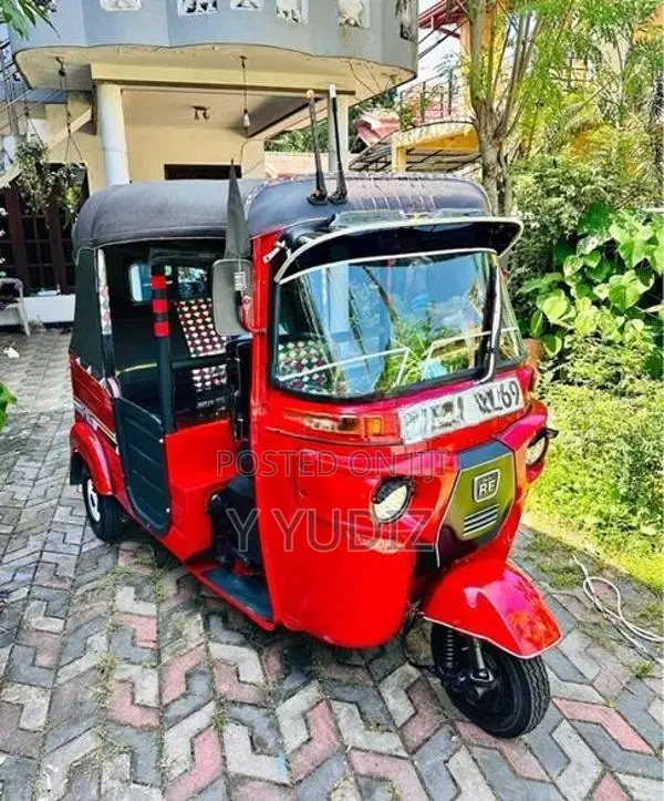 Bajaj RE 2015