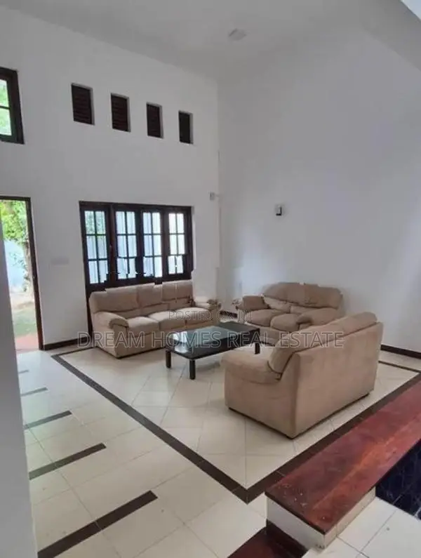 4BR Family Home with Rooftop Area in Dehiwala